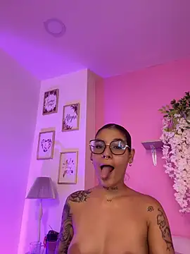 LauraRaider live