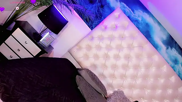 Keira_Fox31 live