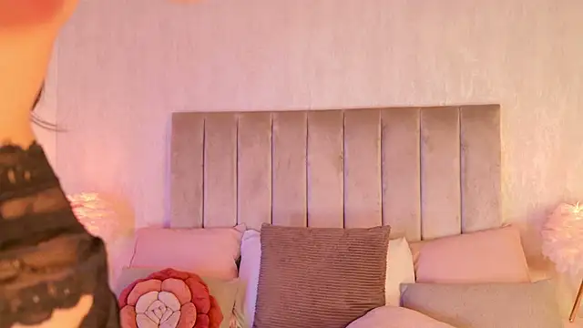 Liora_Sol live