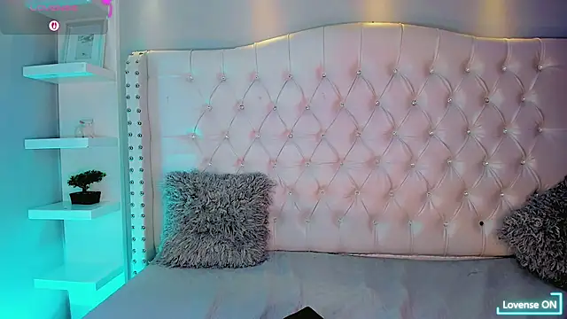 Maia_Hotts live
