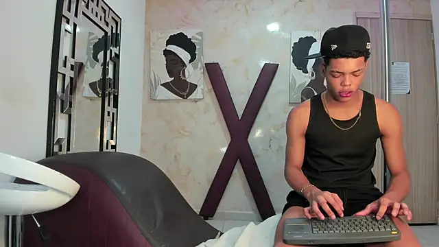 BLACK_AND_WHITET live