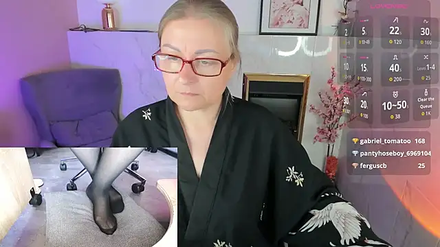 Alexandra_Kind live