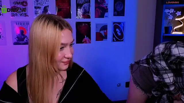 playful_sophie live