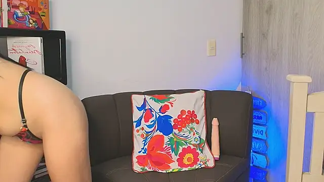 NaughtyxNicolle live