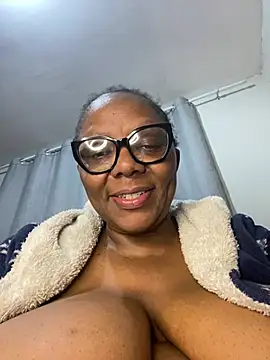 BoobsQueeen live