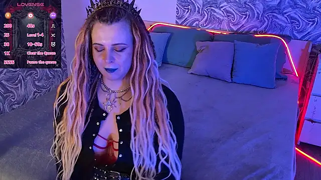Miss_Maya_Mils live