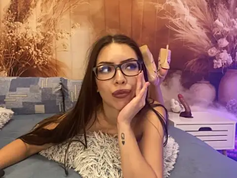 EmaLowe live