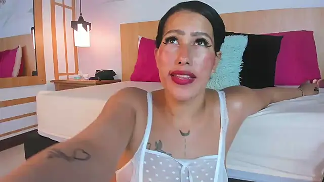 Laura_Torress live