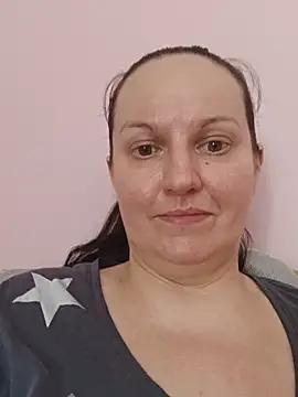 BustyLadyAlma live