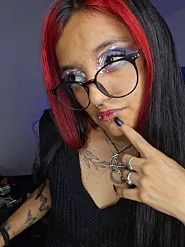 carolinerue live
