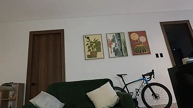 HOTBLACKANDWHITE2 live