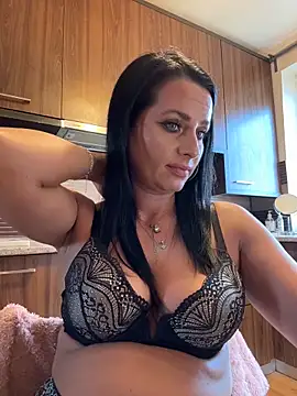 Hotmomcheckk_ live
