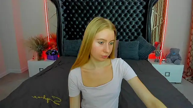 Alina_Blonde live
