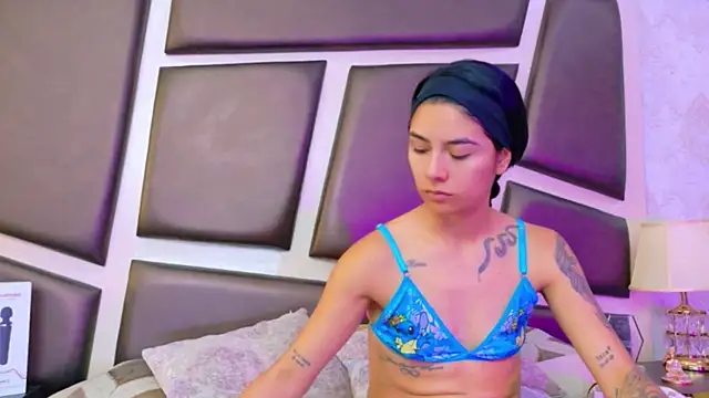 NicoleEsposito live