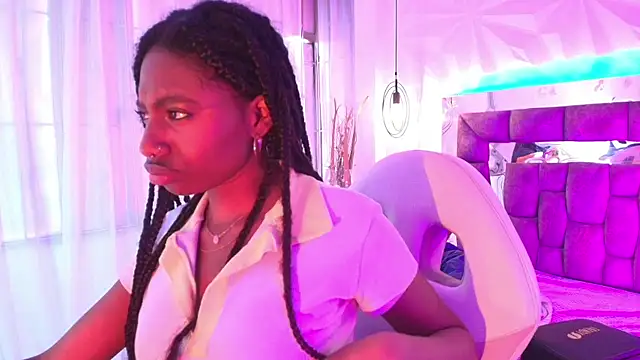 Queen_perla_ live