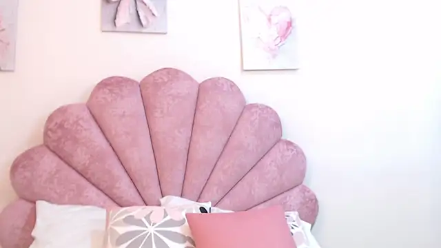 MilaaAdams live