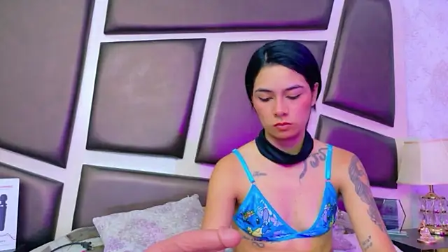 NicoleEsposito live
