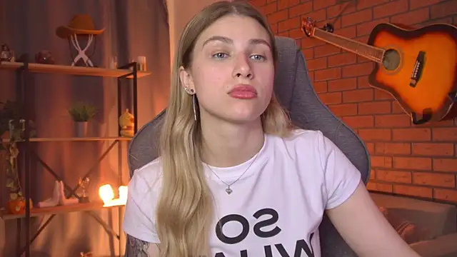 EllieCutes live