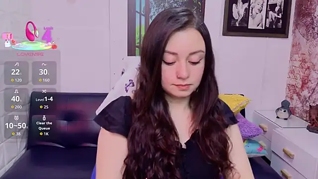 Eva_Roussell live