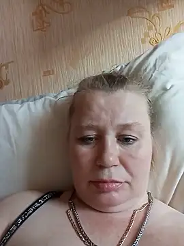 KiraStanton live