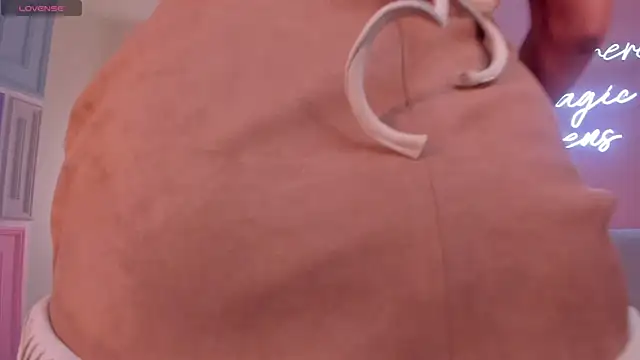 ArianaDumont live
