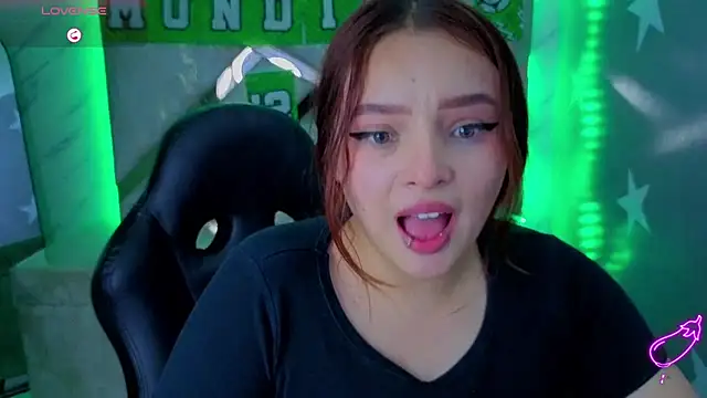 mia_foster_t live