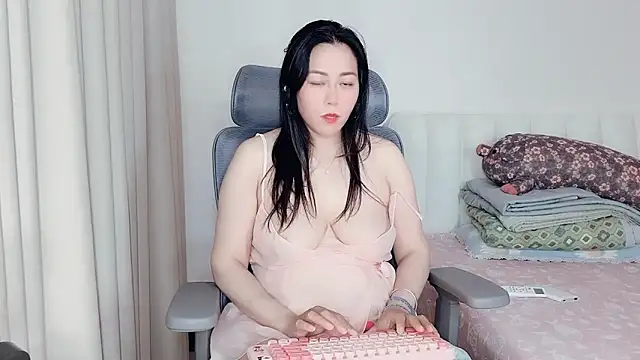 Eve5215 live