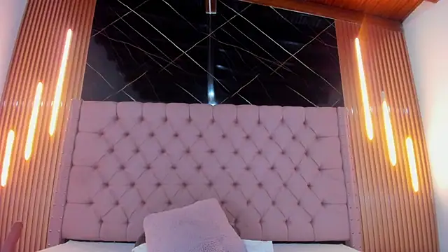 AinaPink live