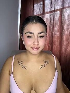 Elina_Hills live