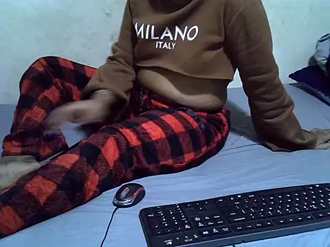 Crystal__Gee live
