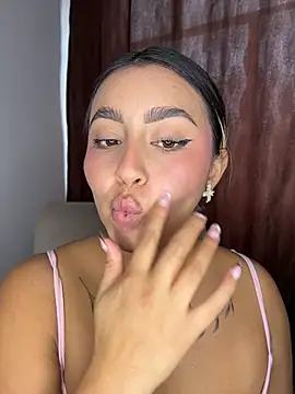 Elina_Hills live