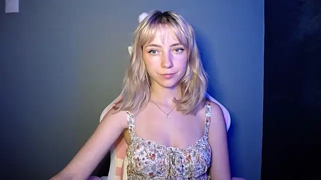 LuciaYoung live