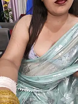 Curvy_Nayara live