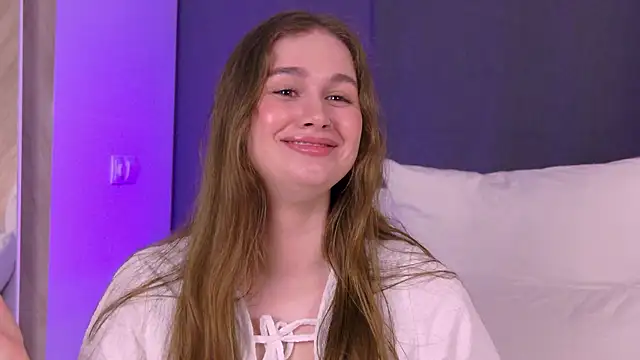 EllieHayes live