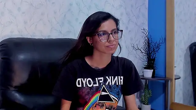 Emily_Lopera live