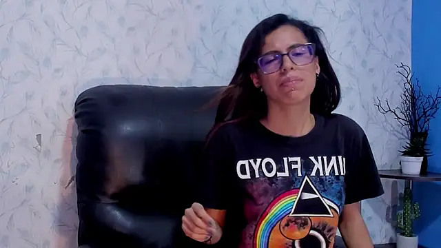 Emily_Lopera live