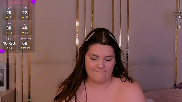 EmilyHyde live