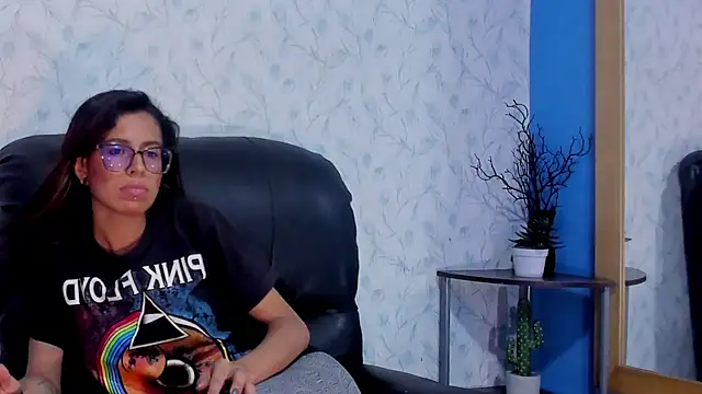 Emily_Lopera live