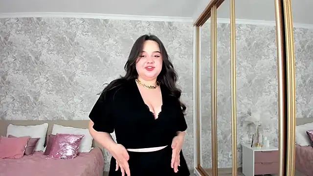 MaddyCrofte live