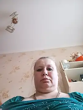 KiraStanton live