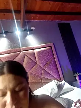 Amanda-Cruz live