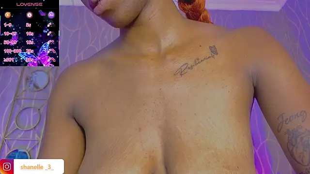 Shanelle__ live