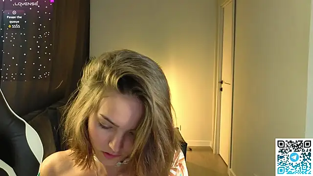 Leslie_Scott live