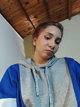 EmmaAdams8 live