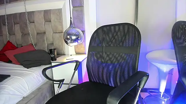 LucasThomson_ live