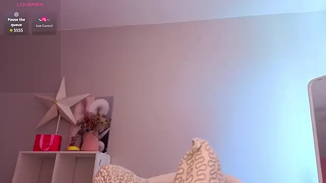 SmolCutie live