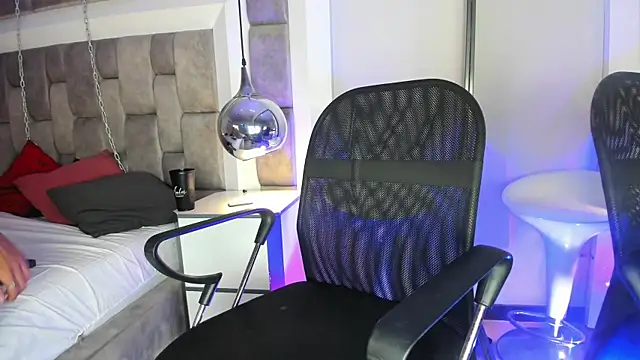 LucasThomson_ live