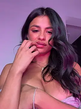 EmilyLuxx live