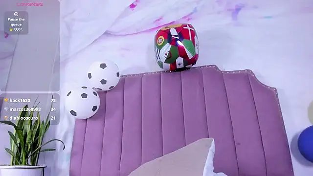 Roxy_Medina live