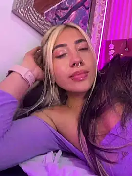 ManuelaVeeleez live